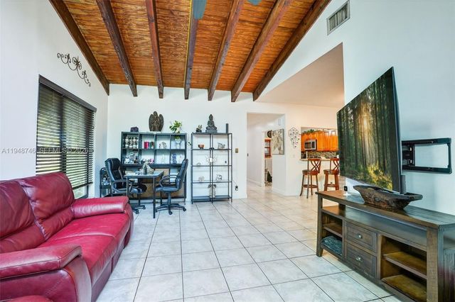 9770 NW 15th St 293, Pembroke Pines, FL 33024