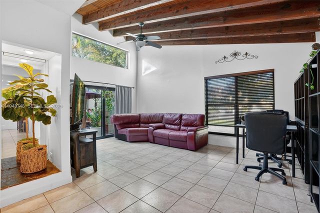 9770 NW 15th St 293, Pembroke Pines, FL 33024