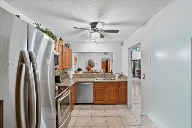 9770 NW 15th St 293, Pembroke Pines, FL 33024