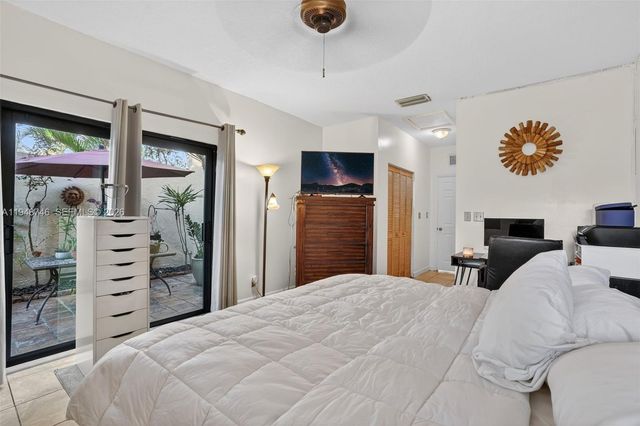 9770 NW 15th St 293, Pembroke Pines, FL 33024