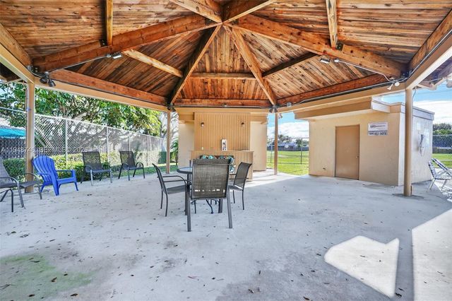 9770 NW 15th St 293, Pembroke Pines, FL 33024