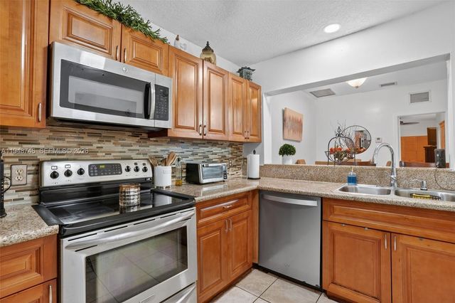 9770 NW 15th St 293, Pembroke Pines, FL 33024