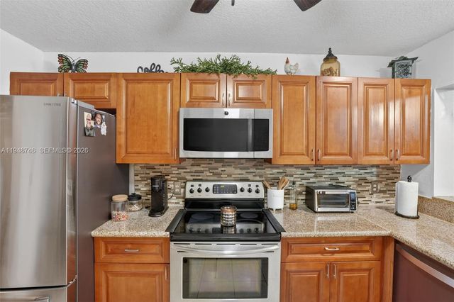 9770 NW 15th St 293, Pembroke Pines, FL 33024