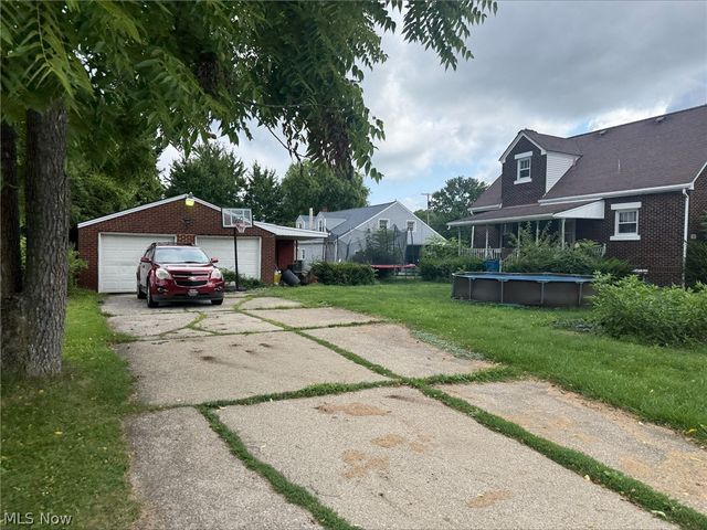 800 Tenney Avenue, Campbell, OH 44405