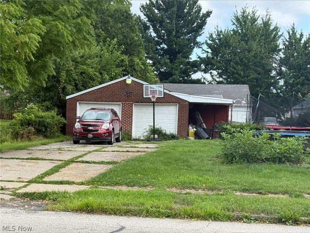 800 Tenney Avenue, Campbell, OH 44405