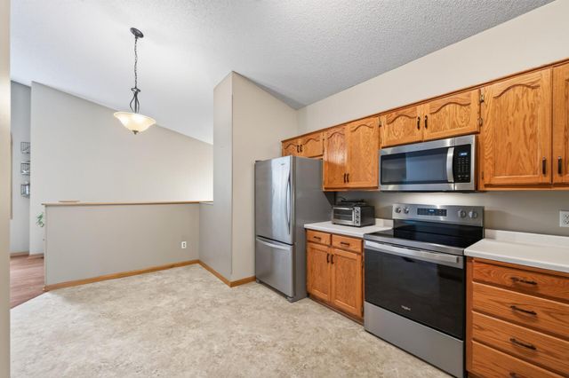 889 125th Drive NE, Blaine, MN 55434