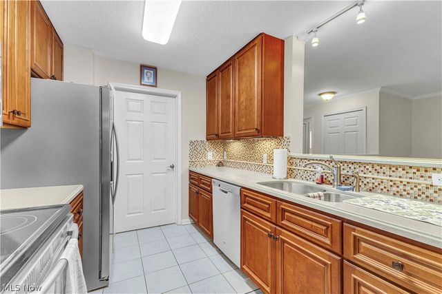 3367 Lenox Village Drive, Fairlawn, OH 44333