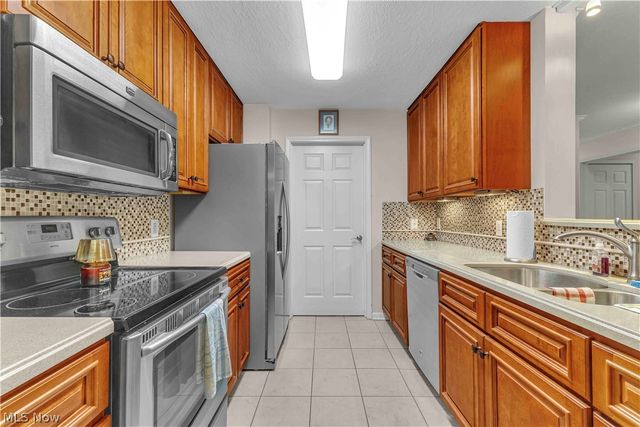 3367 Lenox Village Drive, Fairlawn, OH 44333