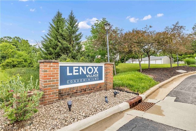 3367 Lenox Village Drive, Fairlawn, OH 44333
