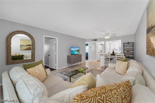 499 Forest Lakes BLVD 312, Naples, FL 34105