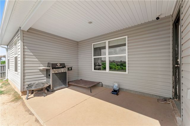 504 Woodcreek Loop, Lowell, AR 72745