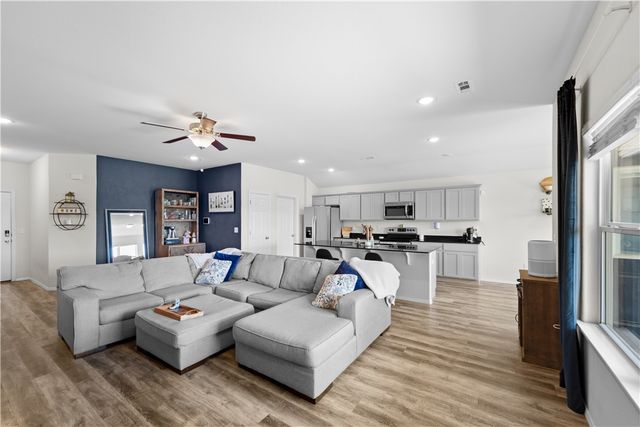 504 Woodcreek Loop, Lowell, AR 72745