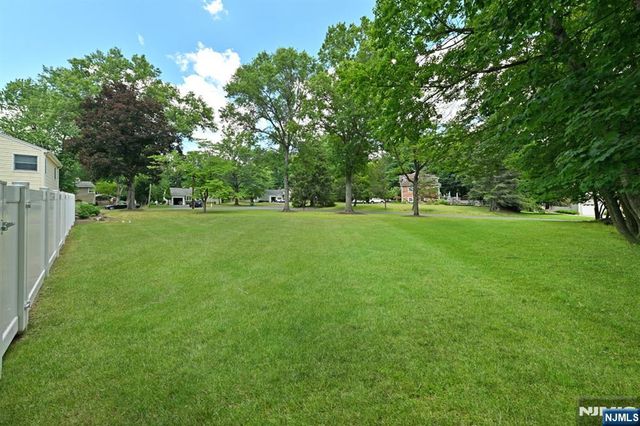 621 Stanley Place, River Vale, NJ 07675