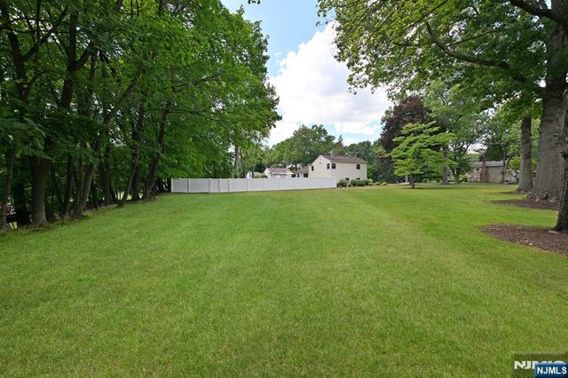 621 Stanley Place, River Vale, NJ 07675