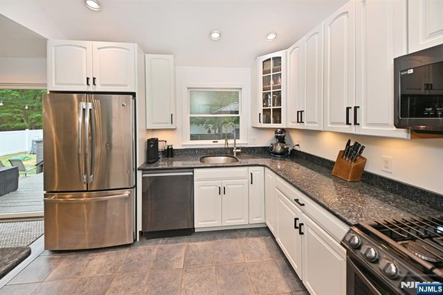 621 Stanley Place, River Vale, NJ 07675
