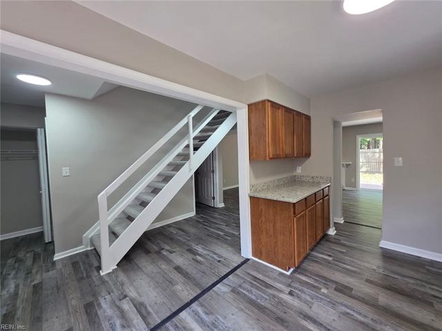 12 Glouchester CIR, Chesapeake, VA 23320