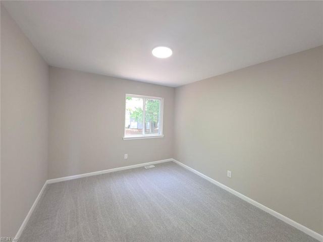 12 Glouchester CIR, Chesapeake, VA 23320
