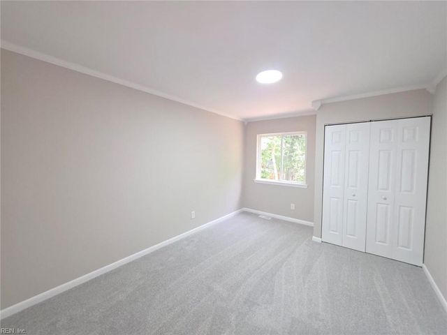12 Glouchester CIR, Chesapeake, VA 23320