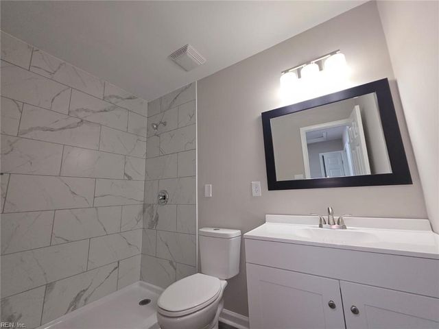 12 Glouchester CIR, Chesapeake, VA 23320