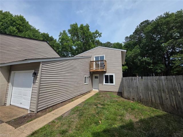 12 Glouchester CIR, Chesapeake, VA 23320