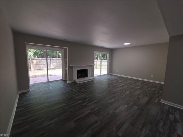 12 Glouchester CIR, Chesapeake, VA 23320
