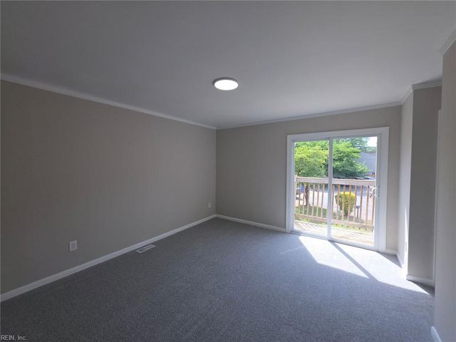 12 Glouchester CIR, Chesapeake, VA 23320