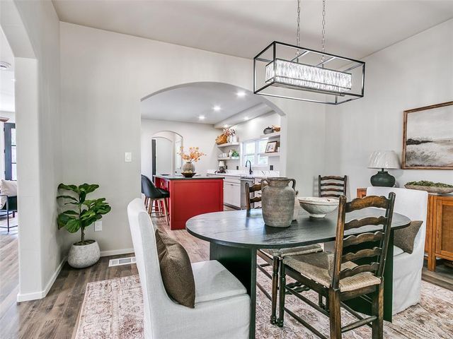 105 E College Avenue, Guthrie, OK 73044