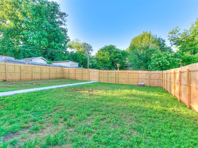 105 E College Avenue, Guthrie, OK 73044