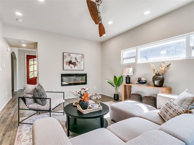 105 E College Avenue, Guthrie, OK 73044