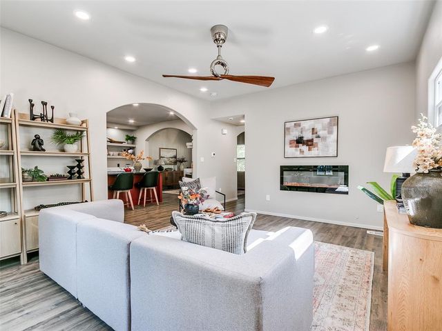 105 E College Avenue, Guthrie, OK 73044