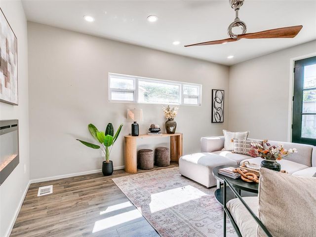 105 E College Avenue, Guthrie, OK 73044
