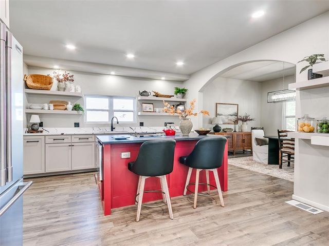 105 E College Avenue, Guthrie, OK 73044