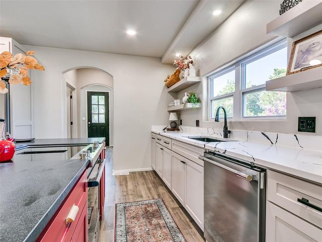 105 E College Avenue, Guthrie, OK 73044