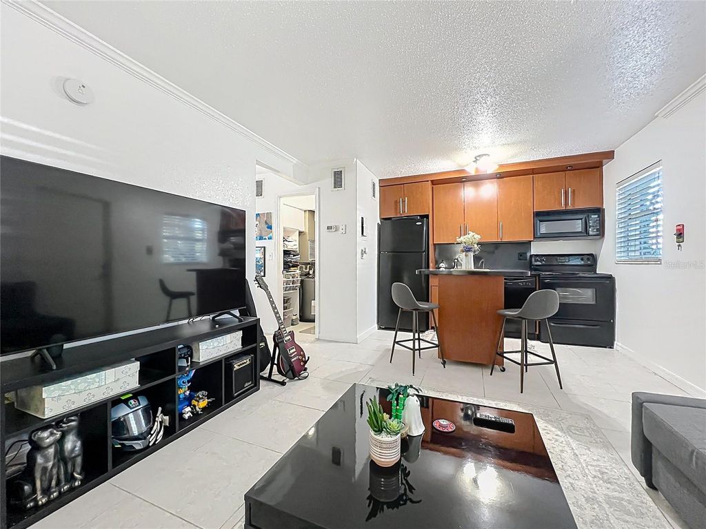 Image 6 of property listing at 2507 E CENTRAL BOULEVARD 22, Orlando, FL 32803