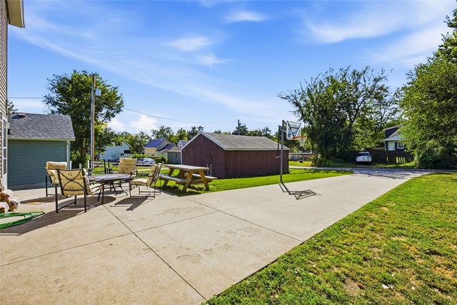 1131 16th Street, Cedar Rapids, IA 52403