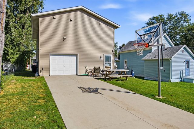 1131 16th Street, Cedar Rapids, IA 52403