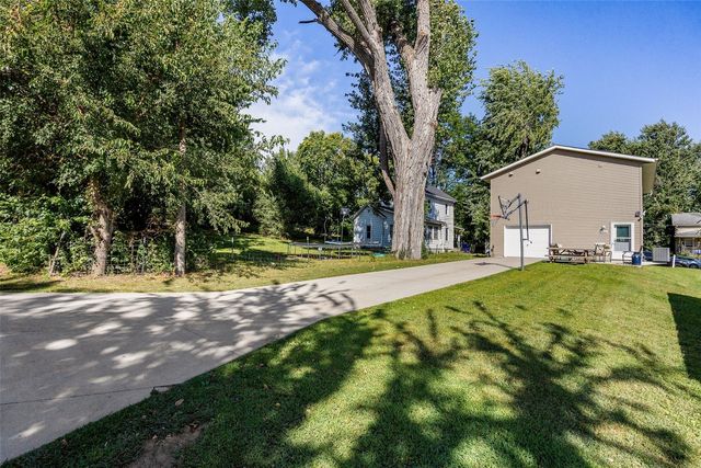 1131 16th Street, Cedar Rapids, IA 52403