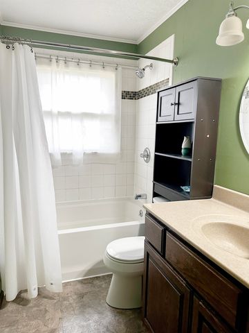 903 Lena Ave, Salina, KS 67401