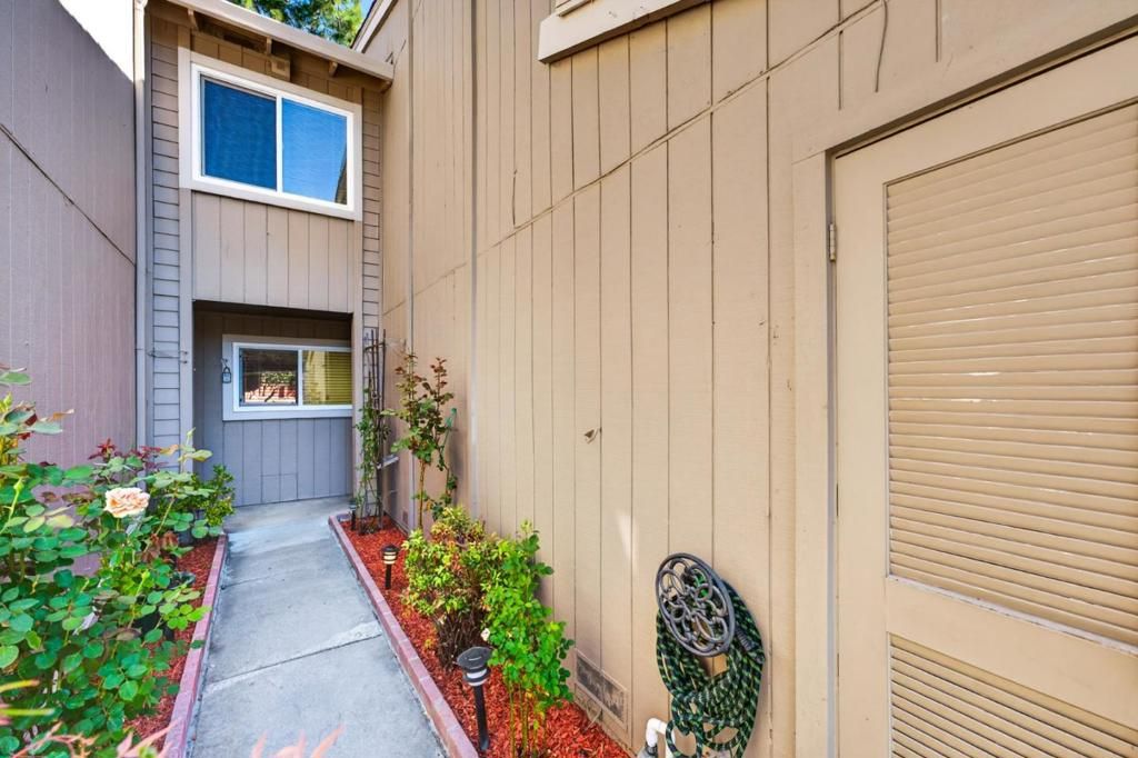 Image 2 of property listing at 22821 Longdown Road, Cupertino, CA 95014