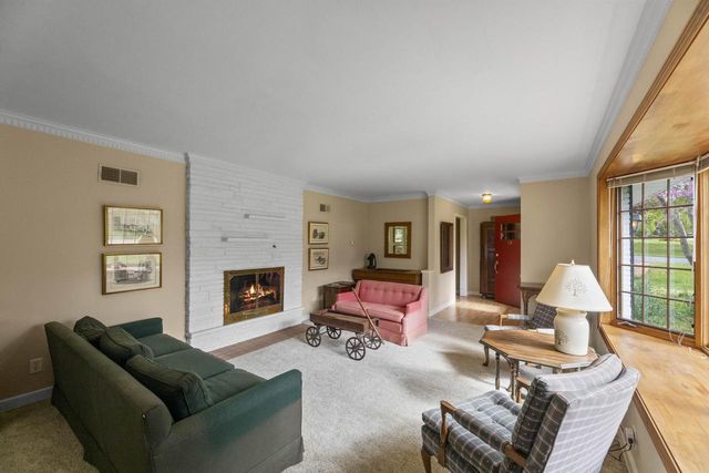 825 Kurtis DRIVE, Elm Grove, WI 53122