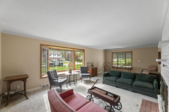 825 Kurtis DRIVE, Elm Grove, WI 53122