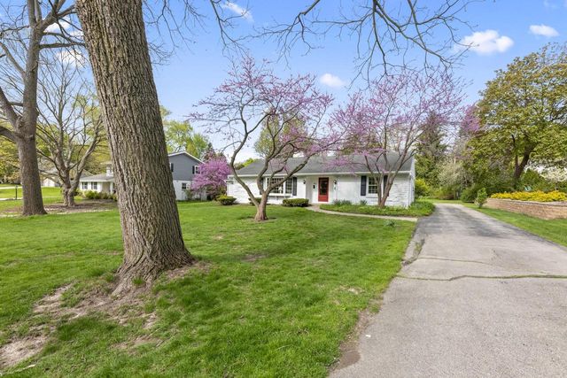 825 Kurtis DRIVE, Elm Grove, WI 53122