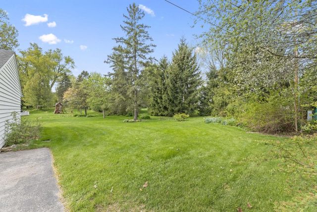 825 Kurtis DRIVE, Elm Grove, WI 53122