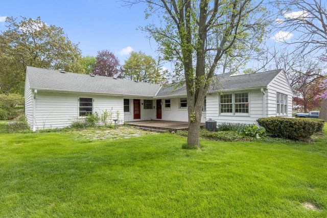 825 Kurtis DRIVE, Elm Grove, WI 53122