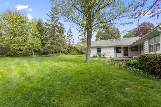 825 Kurtis DRIVE, Elm Grove, WI 53122