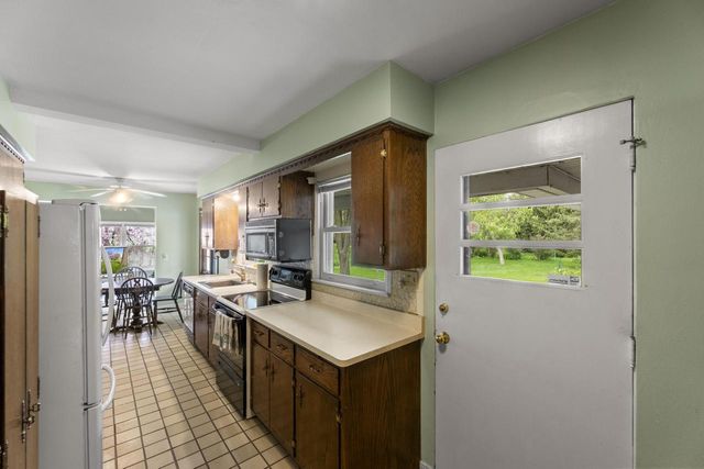 825 Kurtis DRIVE, Elm Grove, WI 53122
