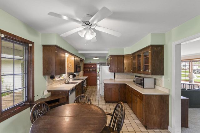 825 Kurtis DRIVE, Elm Grove, WI 53122