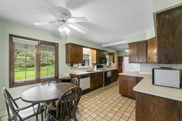 825 Kurtis DRIVE, Elm Grove, WI 53122