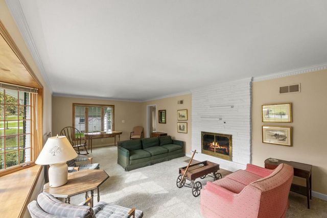 825 Kurtis DRIVE, Elm Grove, WI 53122