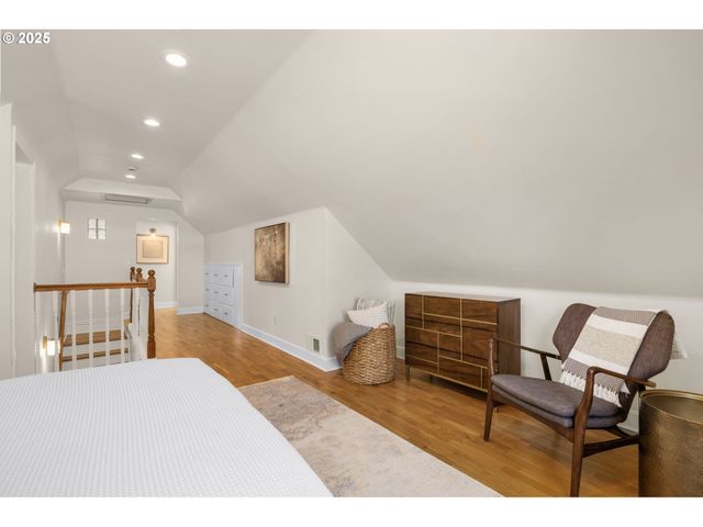 2015 Se SPOKANE St, Portland, OR 97202